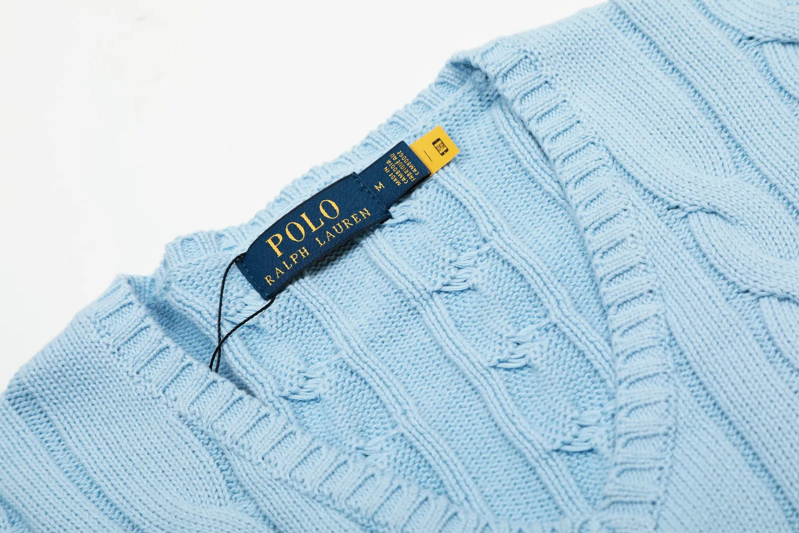 🅿️210 "Top quality" Style number: DS019# [Ralph Lauren V-neck solid color pony embroidered logo hemp flower knitted sweater] ✅Ralph Lauren Ralph Lauren goddess slim basic classic V-neck hemp flower pullover sweater ✅Main supplier platform live broadcast Wholesale entity Replacement when out of stock Not removed from shelves ✅ZP quality 1:1 version Scan the code to enter the GF website Counter quality ✅Detailed quality The only one in Guangzhou Imported quality cotton yarn, focusing on high-end, cost-effective, good quality, needless to say, ✅ simple and easy to match, a must-have item for ootd, good-looking clothes are never picky, a must-have in the goddess' wardrobe, recommended. Size: S-L Color: Black, off-white, gray, navy blue, khaki, pink, light blue, rose red, brown, Chinese red